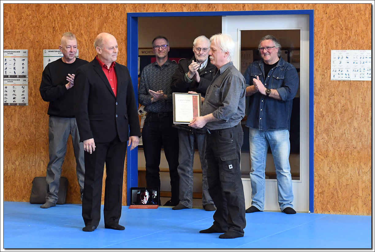 Mehr über den Artikel erfahren Ju-Jutsu-Techniker, Waffelbäcker, Handwerker – Verleihung des 5. Dan Ju-Jutsu an Rudolf „Rudi“ Gilbert