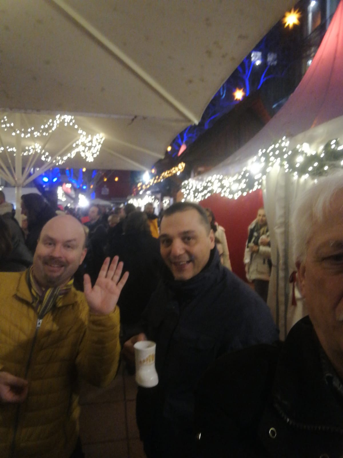 Mehr über den Artikel erfahren Weihnachtsmarkt Kapuzinerplanken – die Ju-Jutsuka kehren zur Tradition zurück